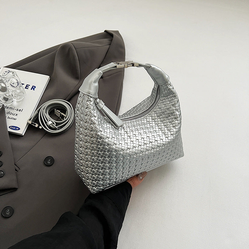 シンプルで合わせやすいショルダーバッグ。高級感のあるメッセンジャーバッグ。