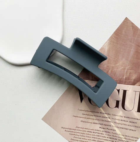 Women's Simple And Versatile Solid Color Hair Claw