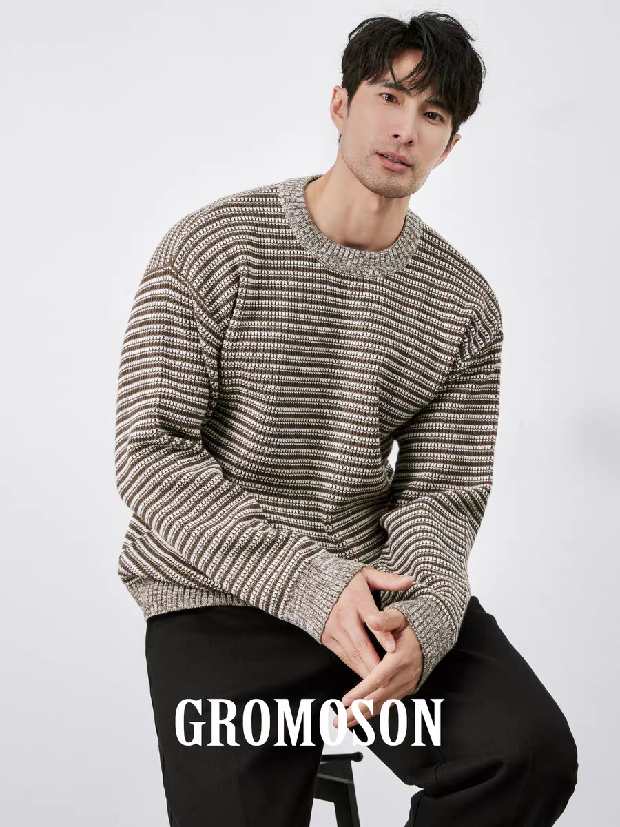 NOIR BLANK PULLOVER SWEATER