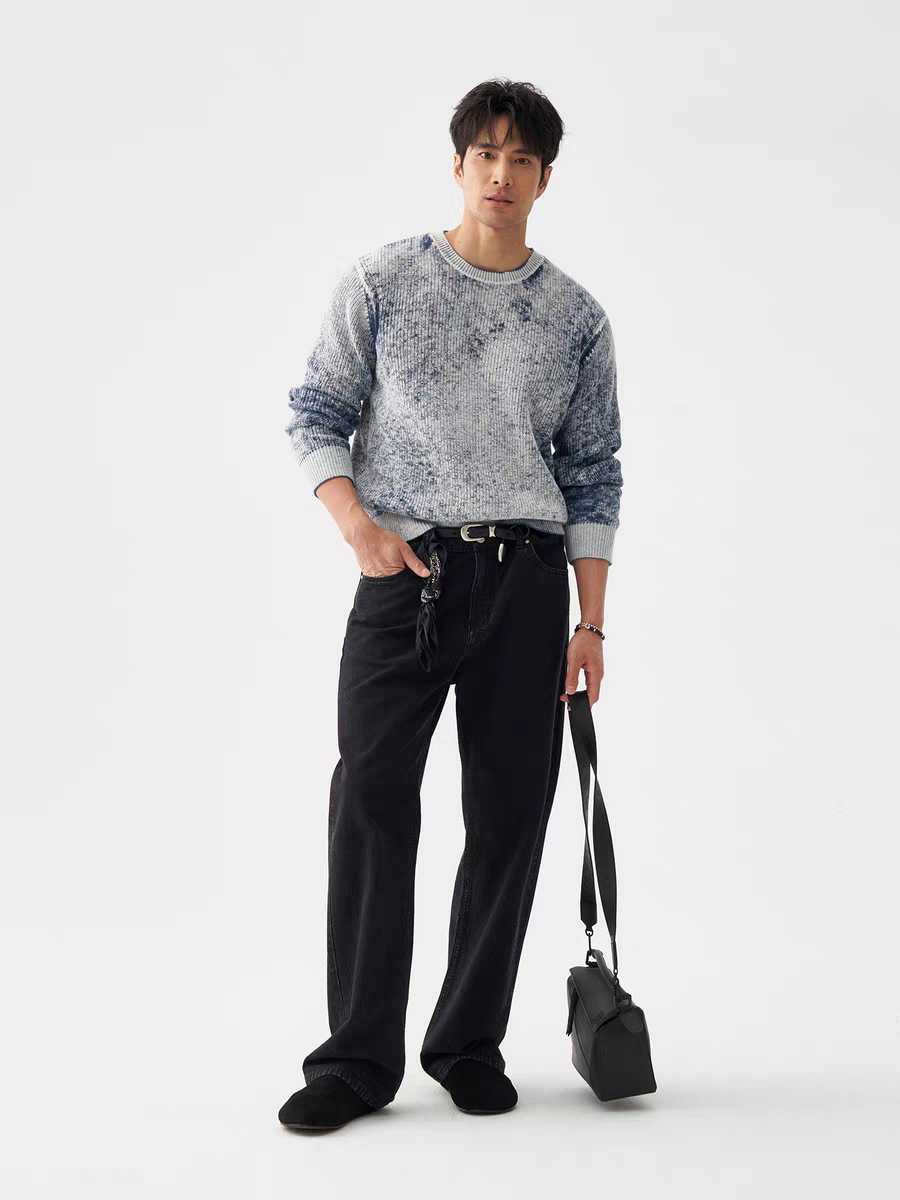 WASHED FLUFFY REVERSE PRINT SWEATER