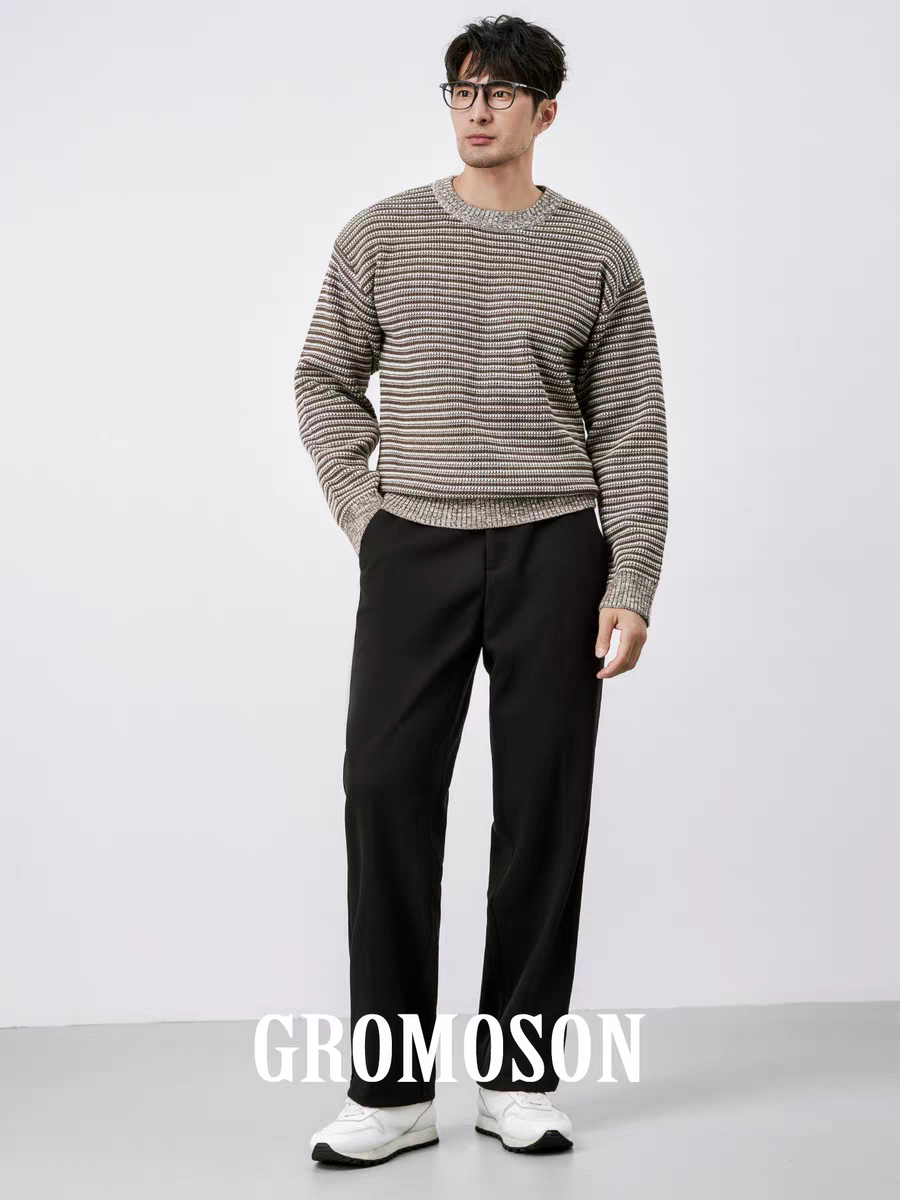 NOIR BLANK PULLOVER SWEATER