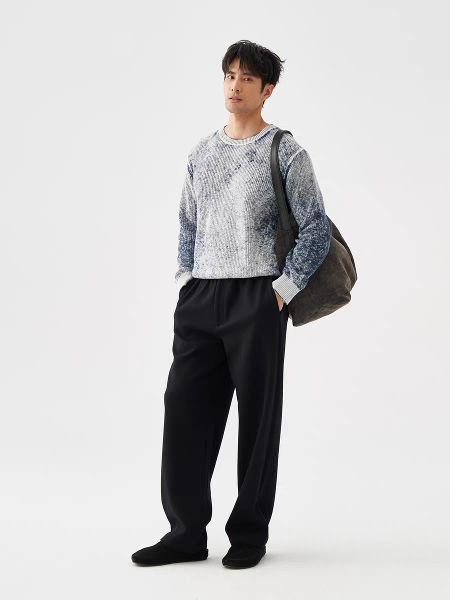 WASHED FLUFFY REVERSE PRINT SWEATER