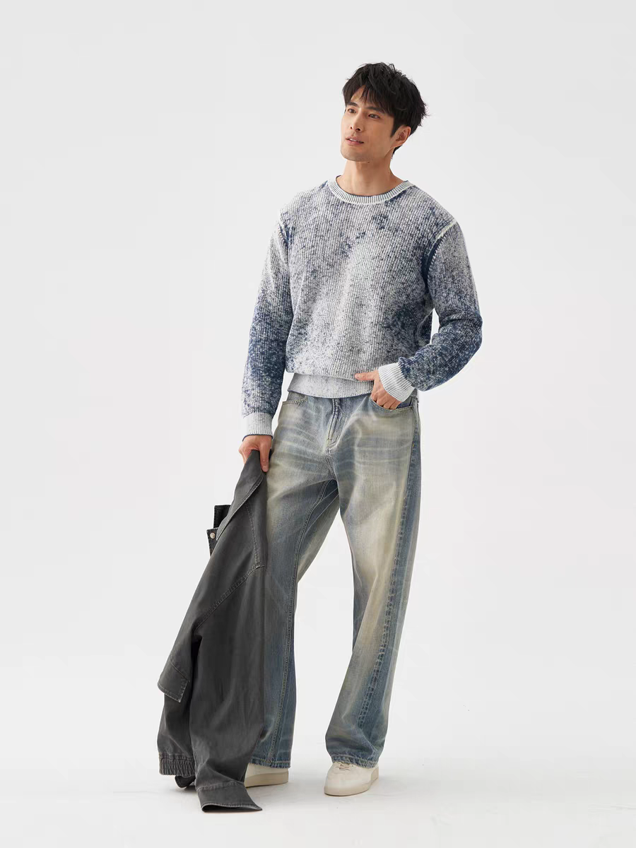 WASHED FLUFFY REVERSE PRINT SWEATER